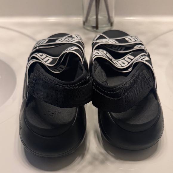 UGG adult Black and White Sandals - Picture 5 of 5